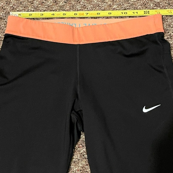 Women's Nike Compression Capri Leggings SIZE MED Dri Fit Run Fast Live Fearless. - Picture 12 of 12